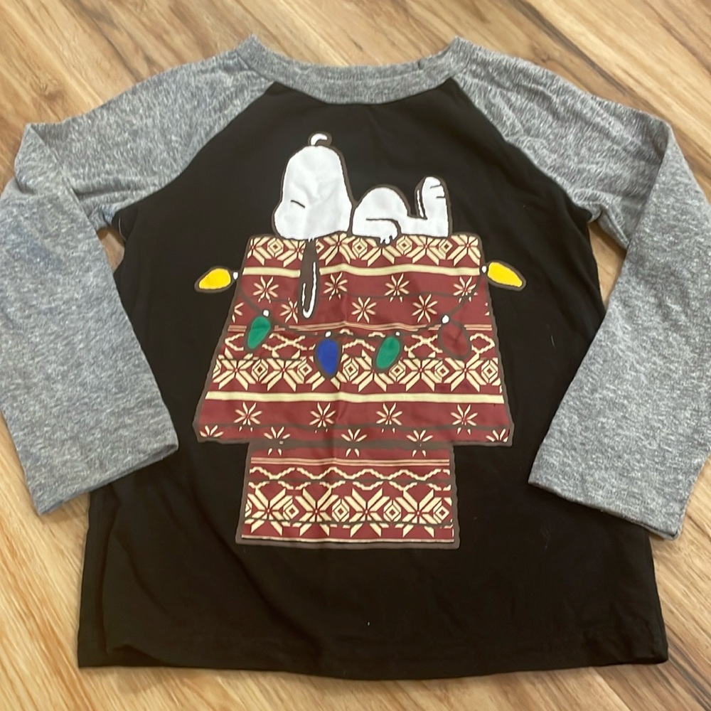 Snoopy Christmas shirt like new